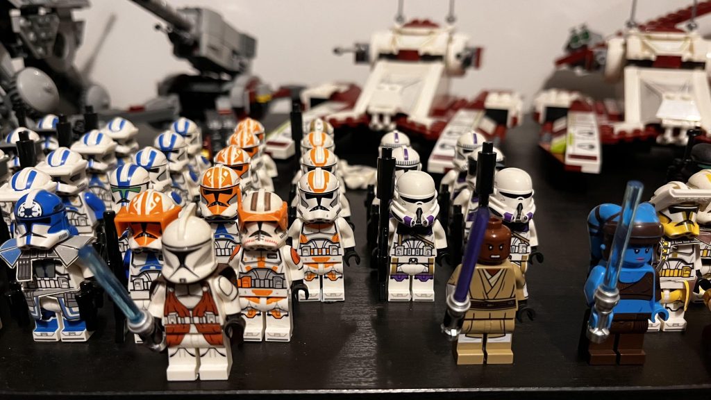 Character Growth3584 custom LEGO Star Wars army 1 1024x576
