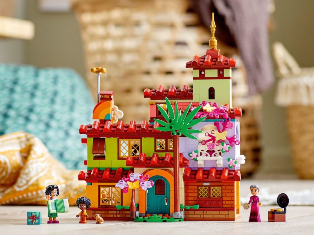 LEGO Disney 43202 The Madrigal House 5 1024x768