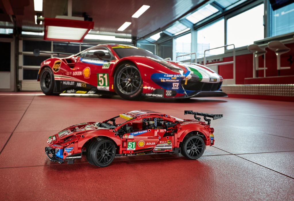 LEGO Technic 42125 Ferrari 488 GTE AF CORSE 51 12