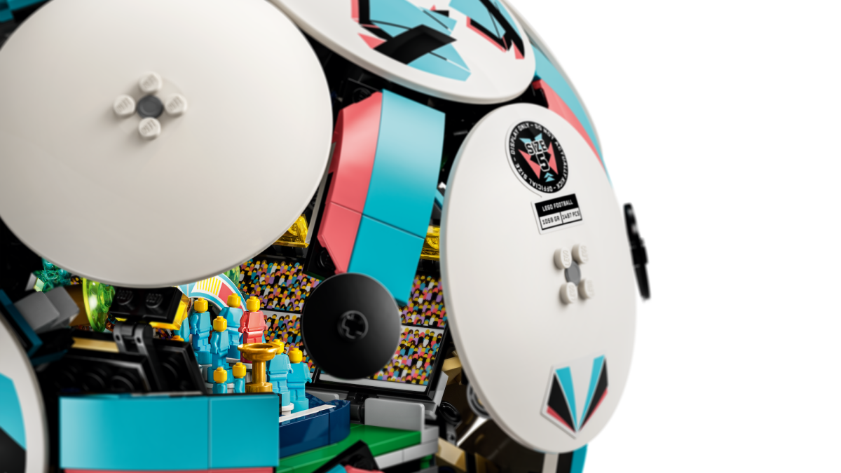 LEGO Editions 43019 Football 7 1200x675