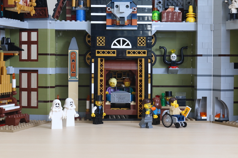 LEGO Fairground Collection 10273 Haunted House review 45