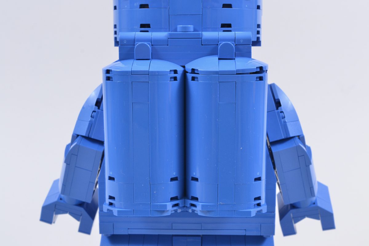 LEGO 40921 Up Scaled Blue Astronaut Minifigure 15 1200x800