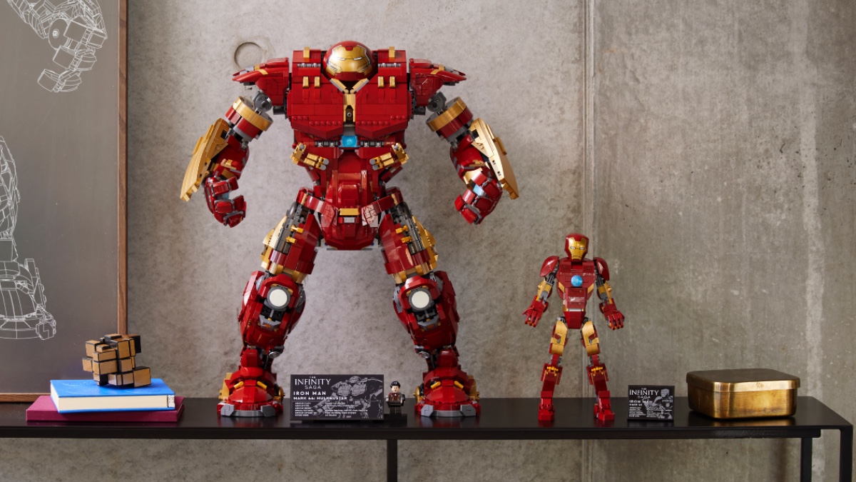 LEGO Marvel 76210 Hulkbuster is compatible with another 2022 set