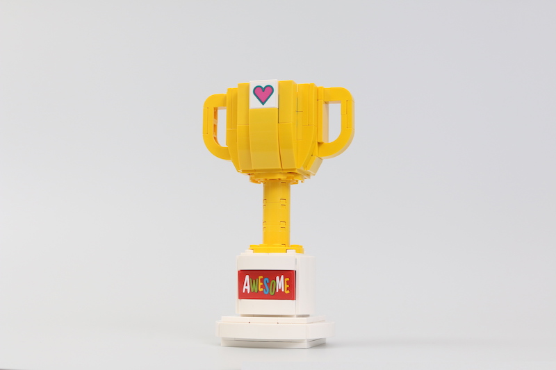 40382 Birthday Set and 40385 Trophy review 8