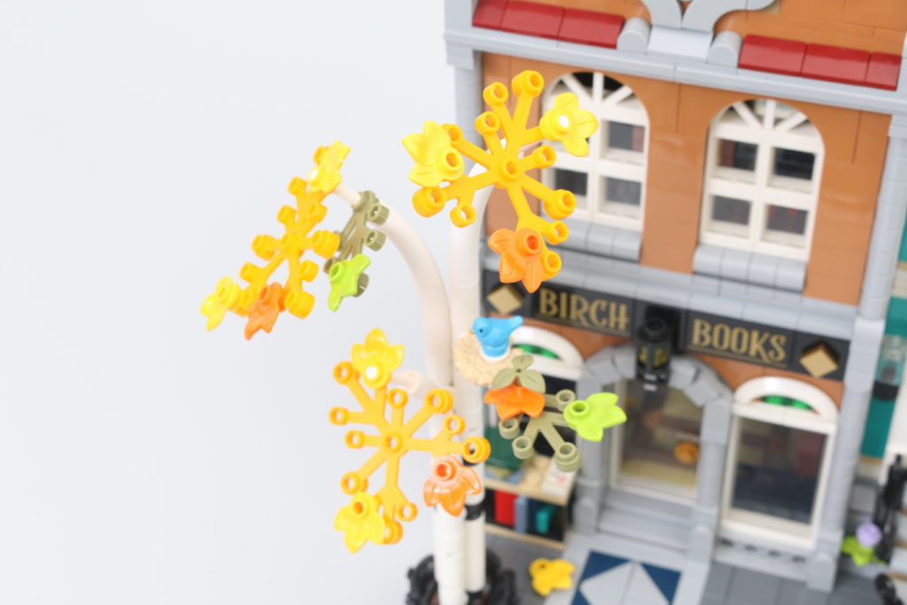 LEGO Creator Expert 10270 Bookshop review 28