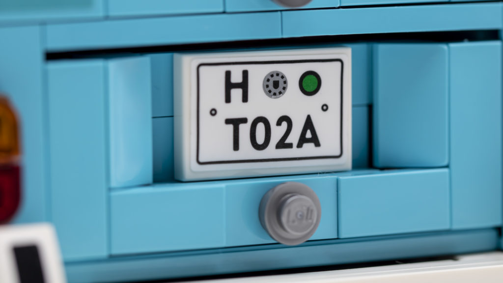 LEGO 10279 Volkswagen T2 Camper Van 13