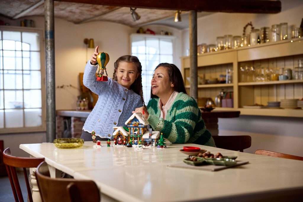 LEGO Winter Village 10339 Santas Post Office 24 1024x683