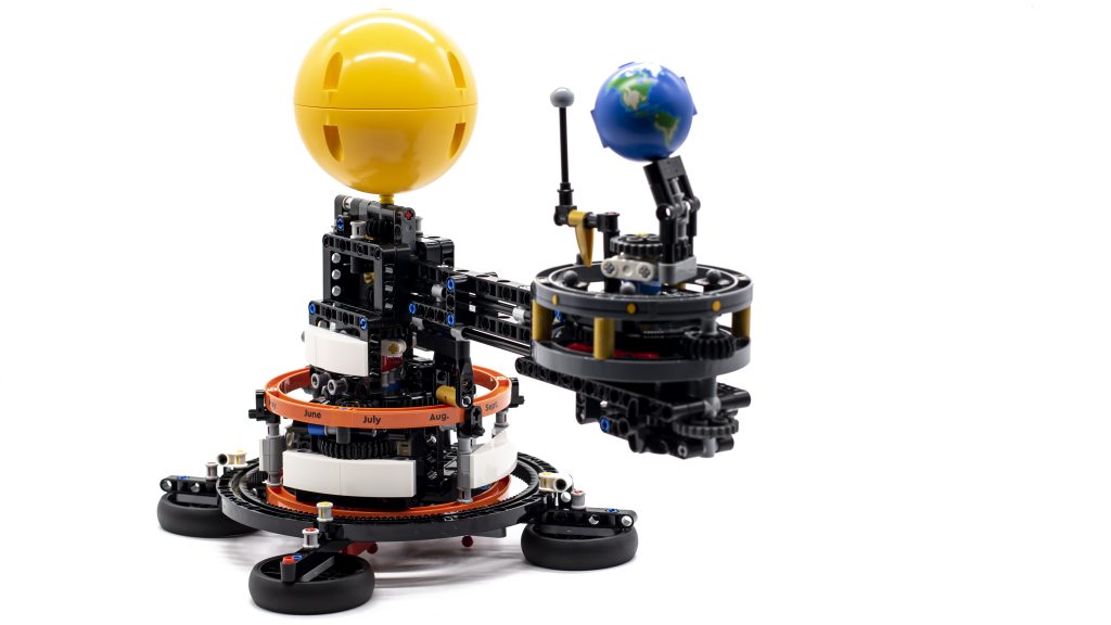 LEGO Technic 42179 Planet Earth and Moon in Orbit 30 1024x576