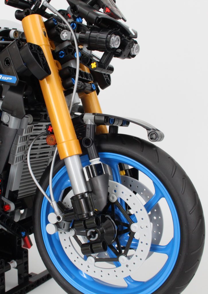 LEGO Technic 42159 Yamaha MT 10 SP review 32 725x1024