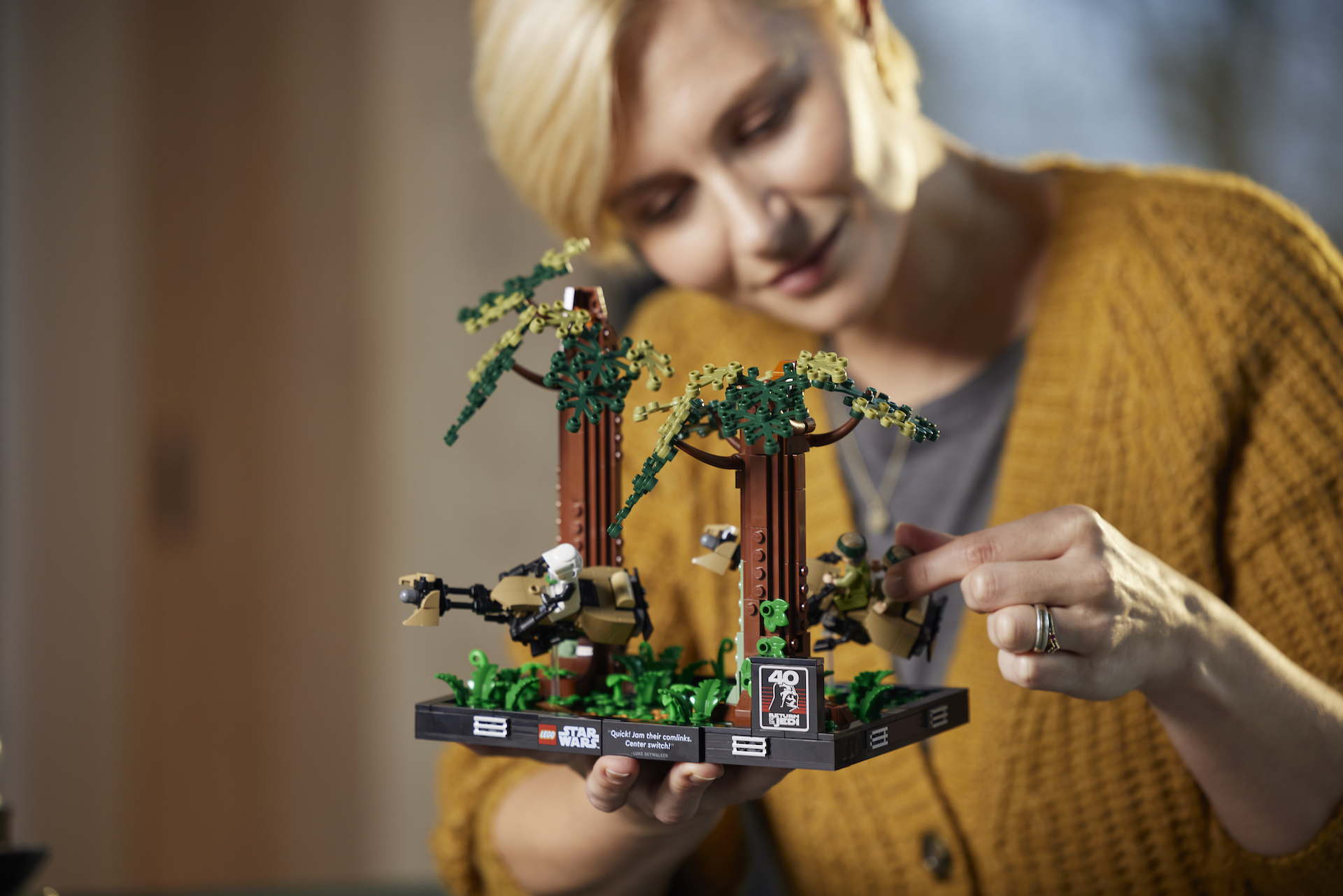 LEGO Star Wars 75353 Endor Speeder Chase Diorama 4