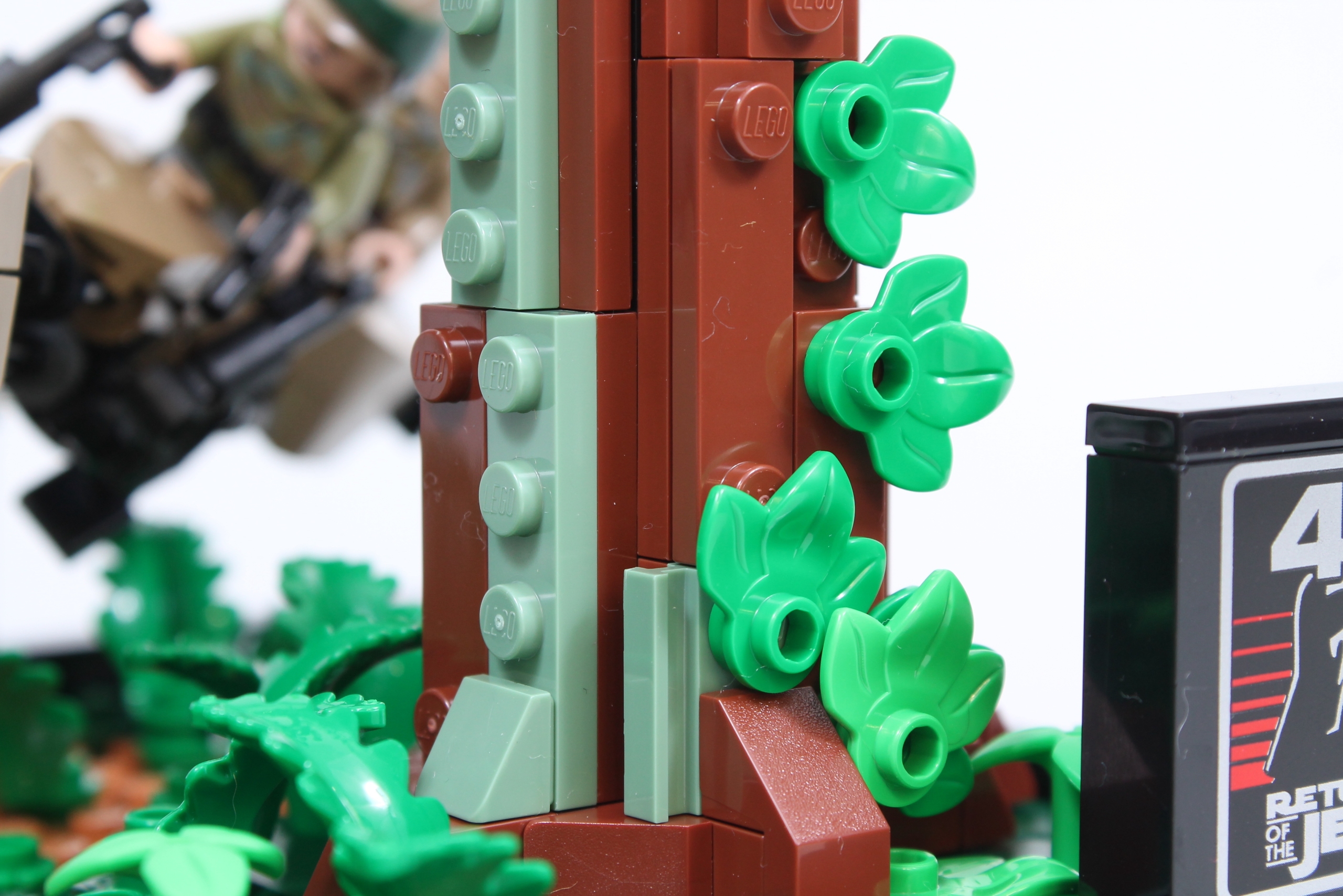LEGO Star Wars 75353 Endor Speeder Chase Diorama review 10 scaled