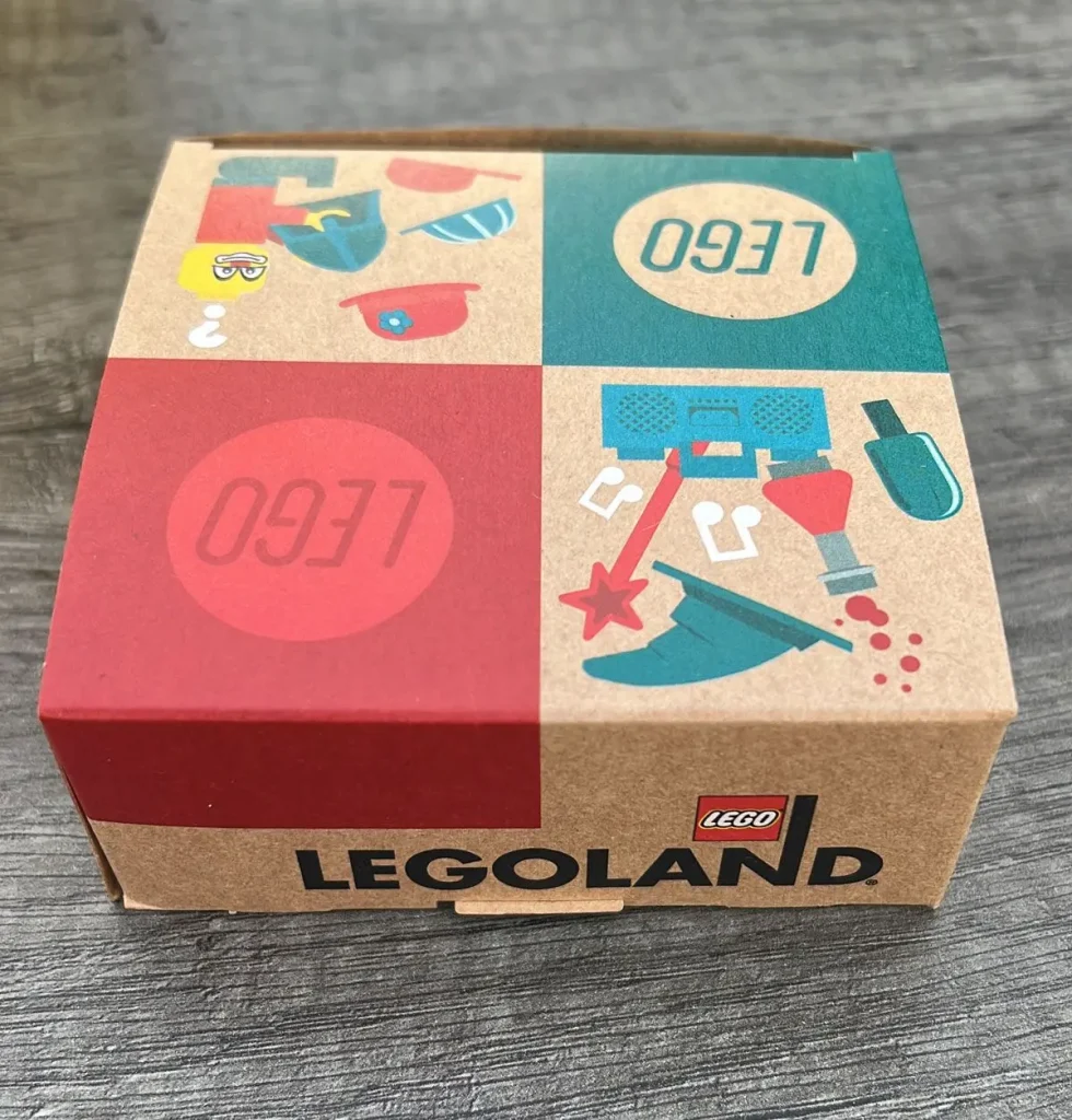 legoland pick a brick minifigure box promobricks 980x1024