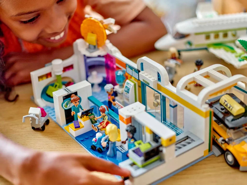 LEGO Friends LEGO Friends 42656 Heartlake City Airport and Airplane 11 1024x768