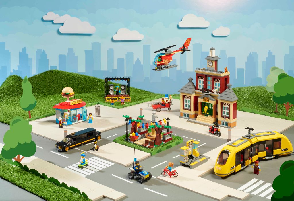 LEGO City 60271 Main Square 7