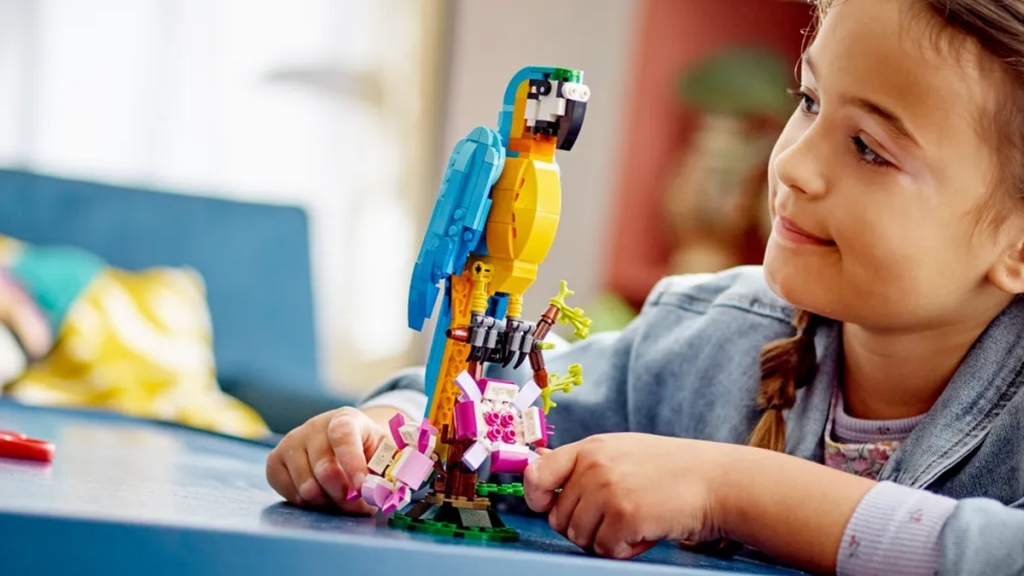 LEGO Creator 31136 Exotic Parrot 1024x576
