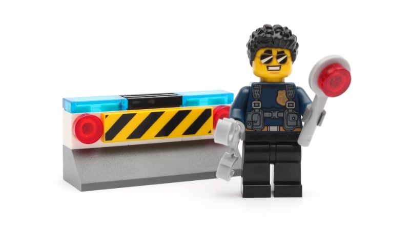 LEGO CITY magazine Issue 33 – minifigure spotlight