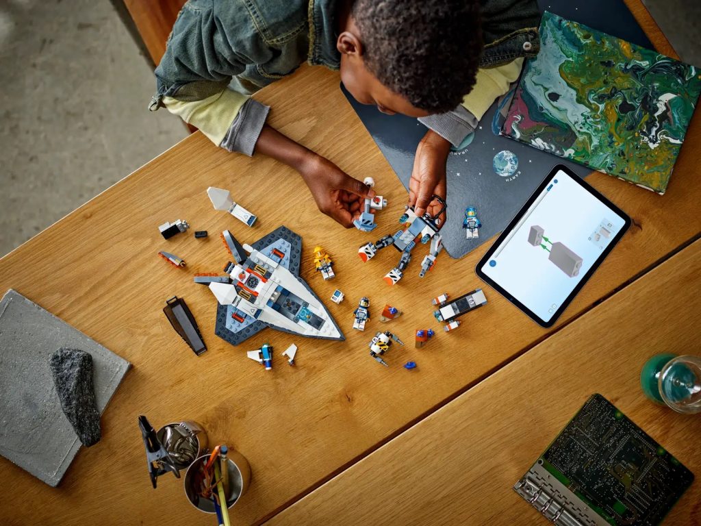 LEGO City 60441 Space Explorers Pack Lifestyle 3 1024x768