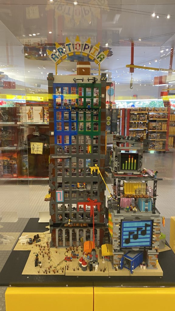 LEGO MASTERS builds LEGOLAND California 3