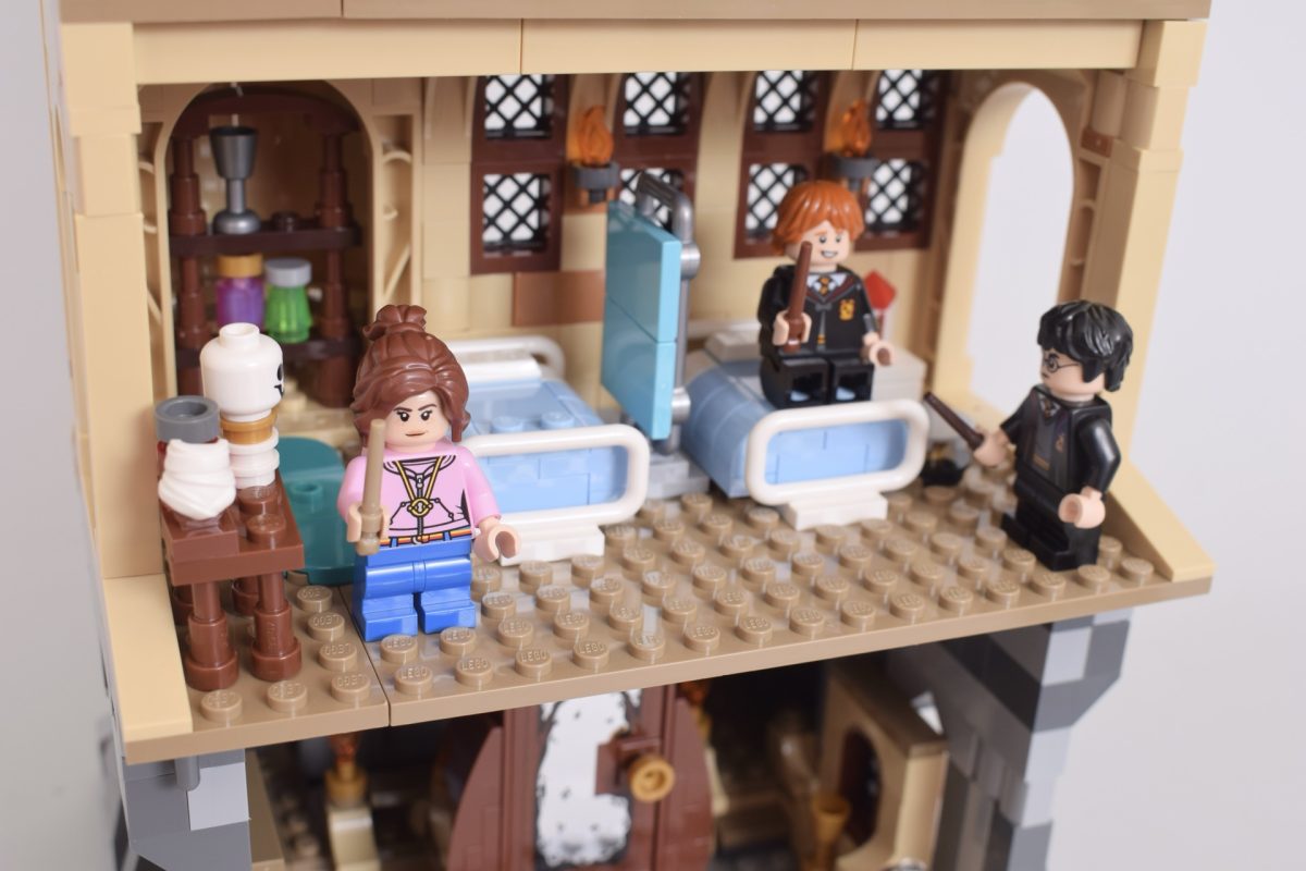 LEGO Harry Potter 76463 Hogwarts Castle Hospital Wing review 26 1 1200x800