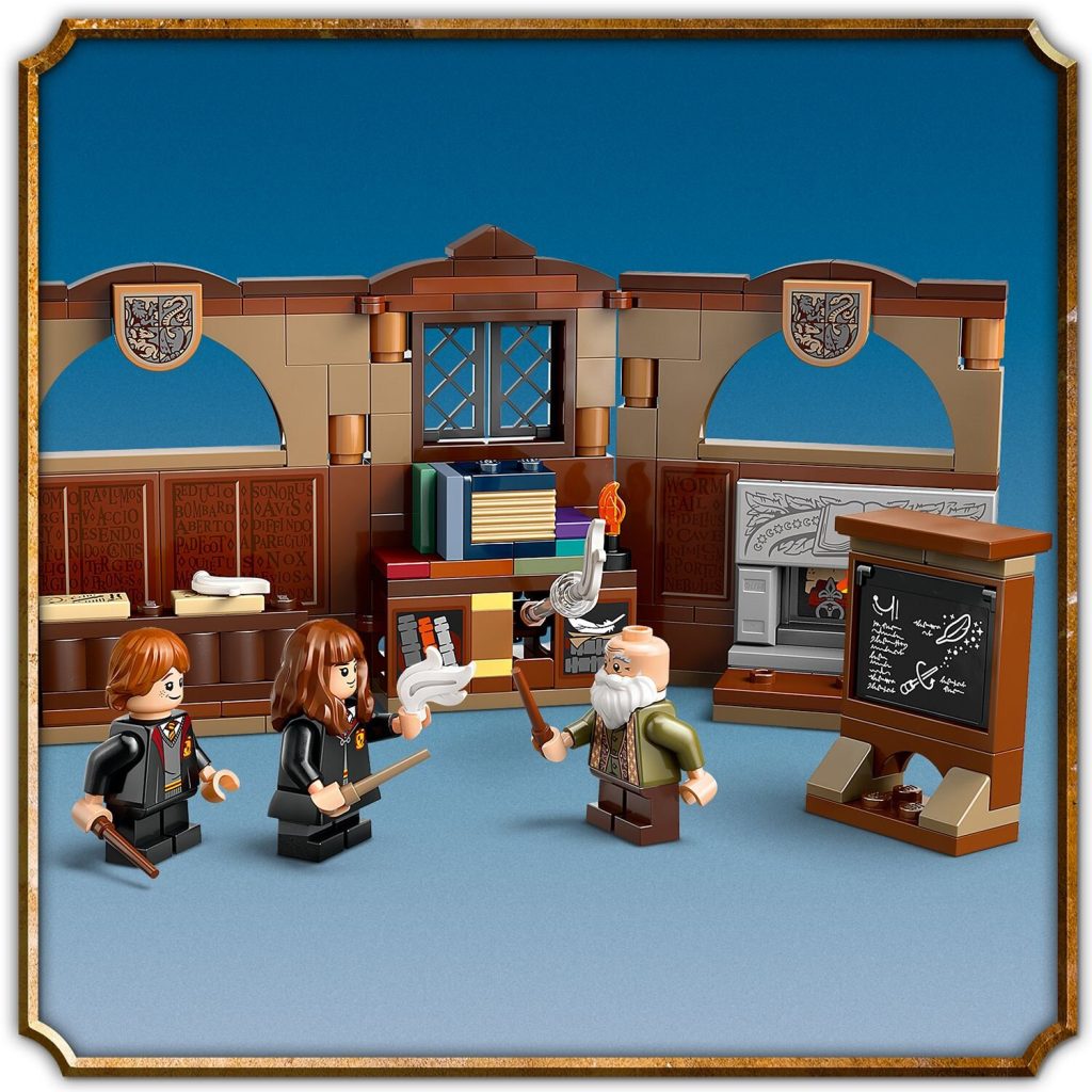 LEGO 76442 Harry Potter Zamek Hogwart Zajecia z zaklec i urokow lifestyle 1024x1024