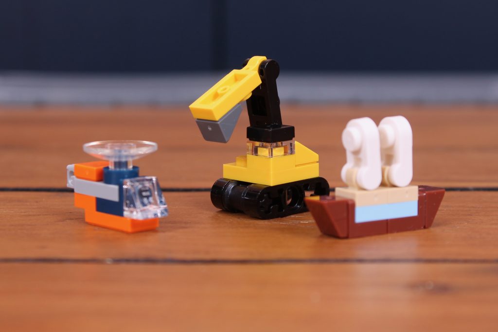 LEGO Winter Village 10361 Holiday Express Train review 21 1024x683