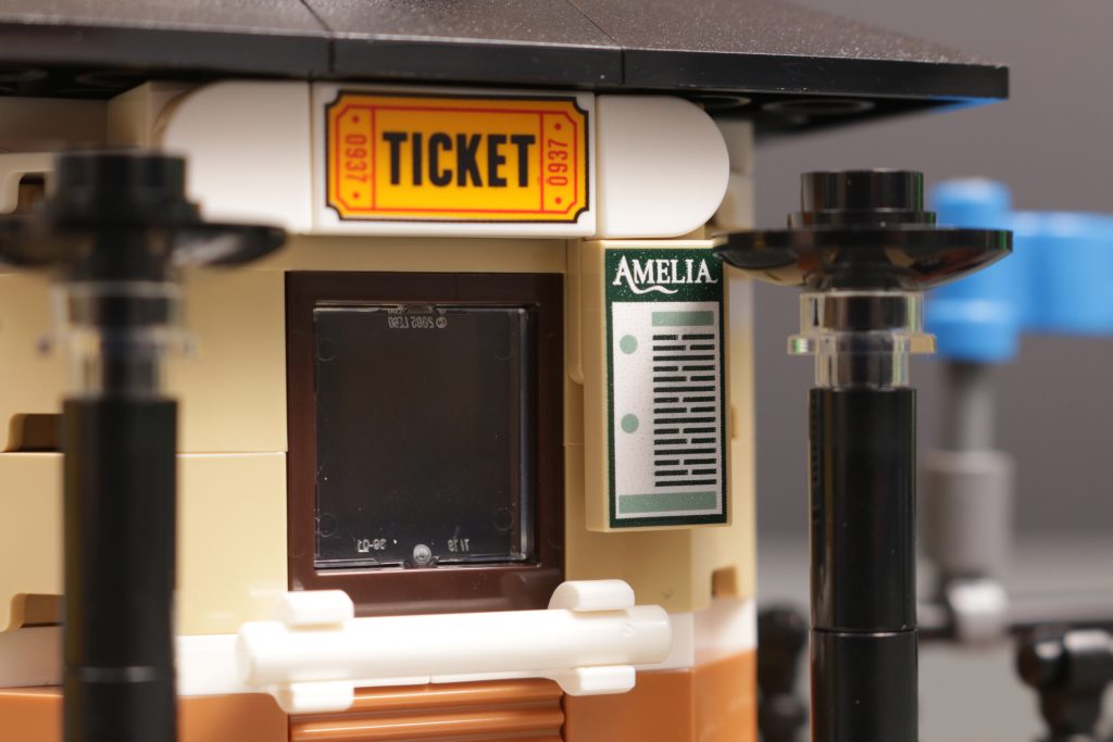 5009157 LEGO Amelia Ticket Booth gift with purchase review 5 1024x683