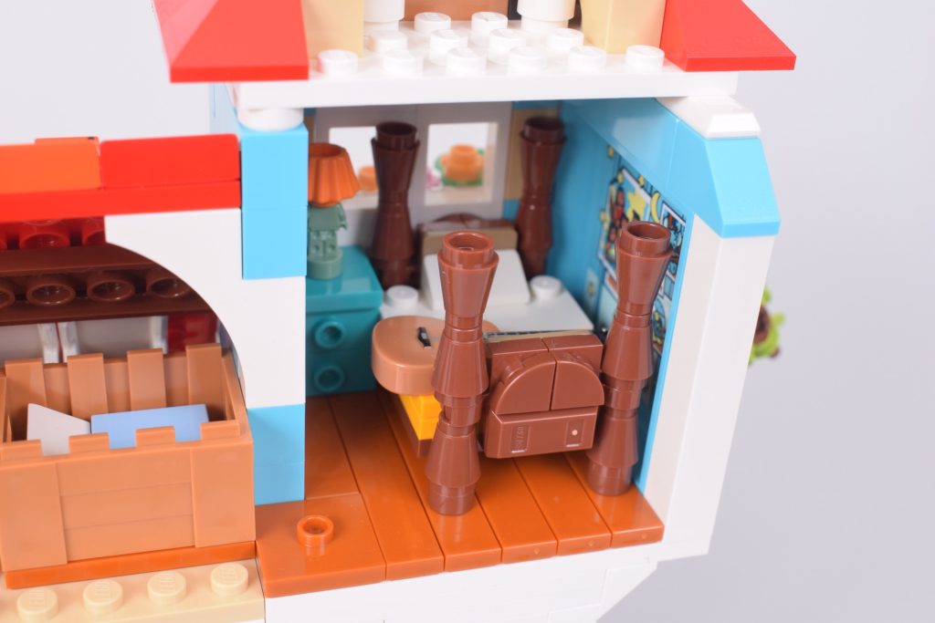 LEGO Disney 43268 Lilo and Stitch Beach House review 13 1024x683