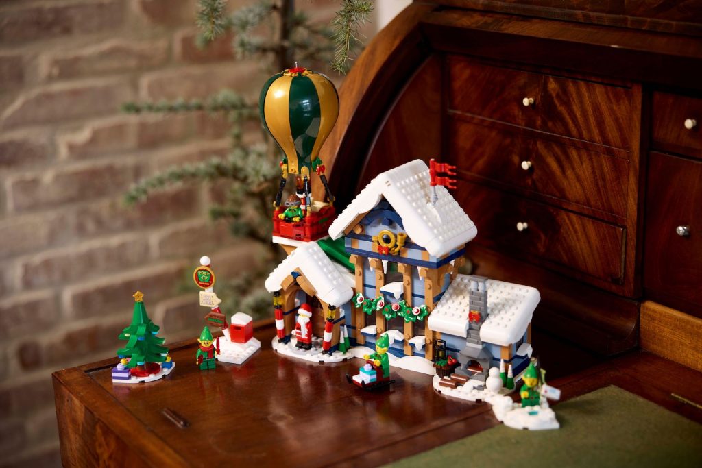 LEGO Winter Village 10339 Santas Post Office 31 1024x683