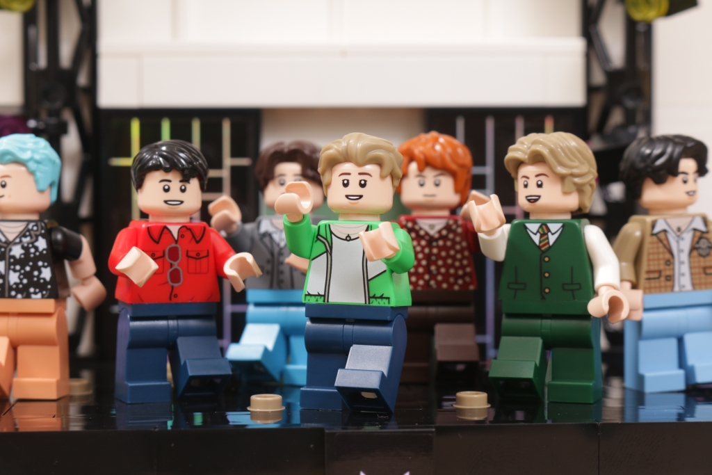 LEGO Ideas 21339 BTS Dynamite Bangtan Boys Jin Suga j hope RM Jimin V Jung Kook review 70 1024x683