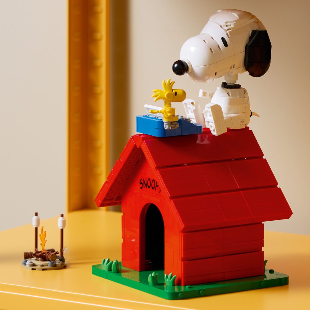 LEGO Ideas 21368 Peanuts – Snoopys Doghouse 15 1024x1024