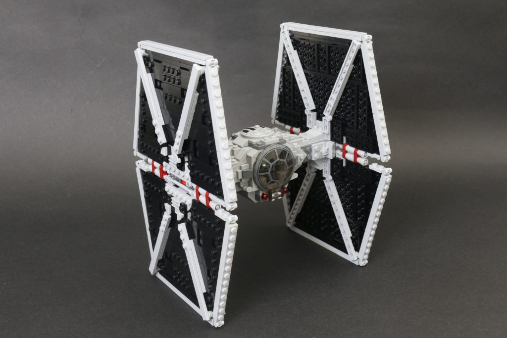 Build a LEGO Mandalorian Outland folding TIE Fighter 51