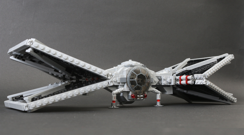 How to build a LEGO Star Wars: The Mandalorian folding Outland TIE Fighter