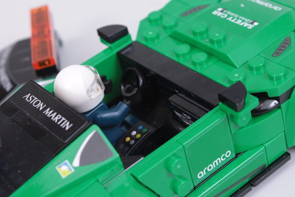 LEGO Speed Champions 76925 Aston Martin Safety Car AMR23 critique 10 1024x683