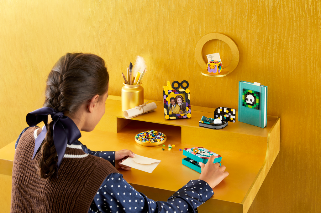 LEGO Harry Potter DOTS 41811 Hogwarts Desktop Kit 4 1024x681