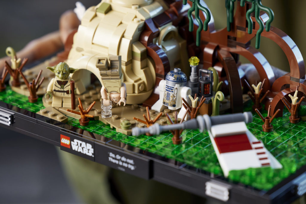 LEGO Star Wars 75330 Dagobah Jedi Training diorama set 05 1024x683