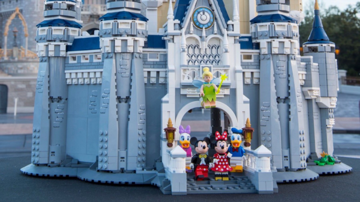 LEGO 71040 The Disney Castle is back at LEGO.com
