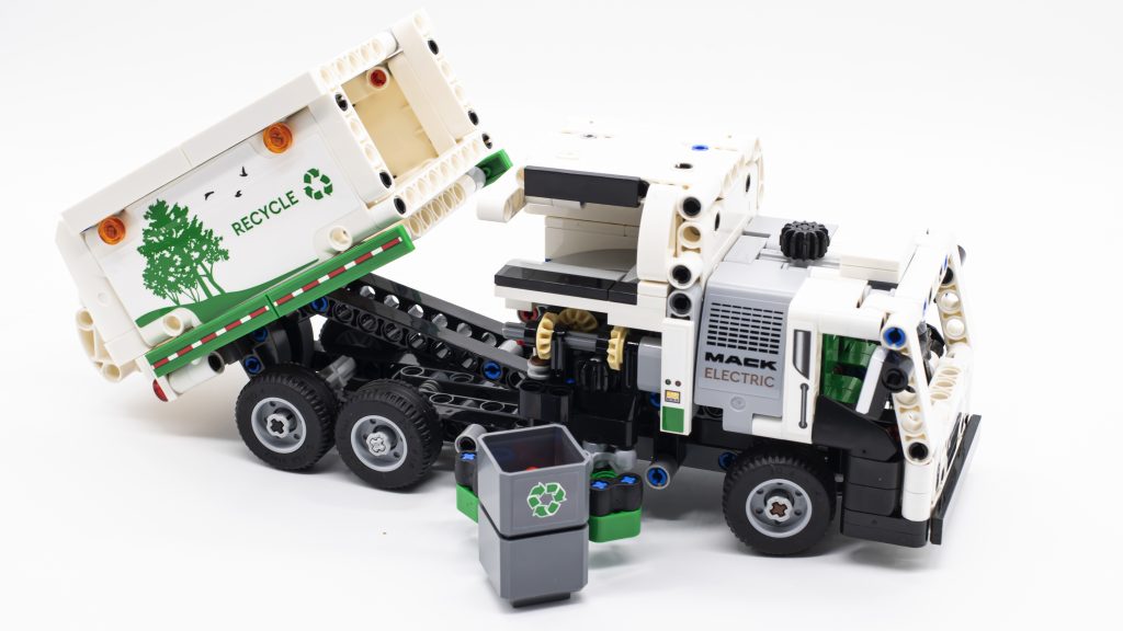 LEGO Technic 42167 Mack LR Electric Garbage Truck 18 1024x576