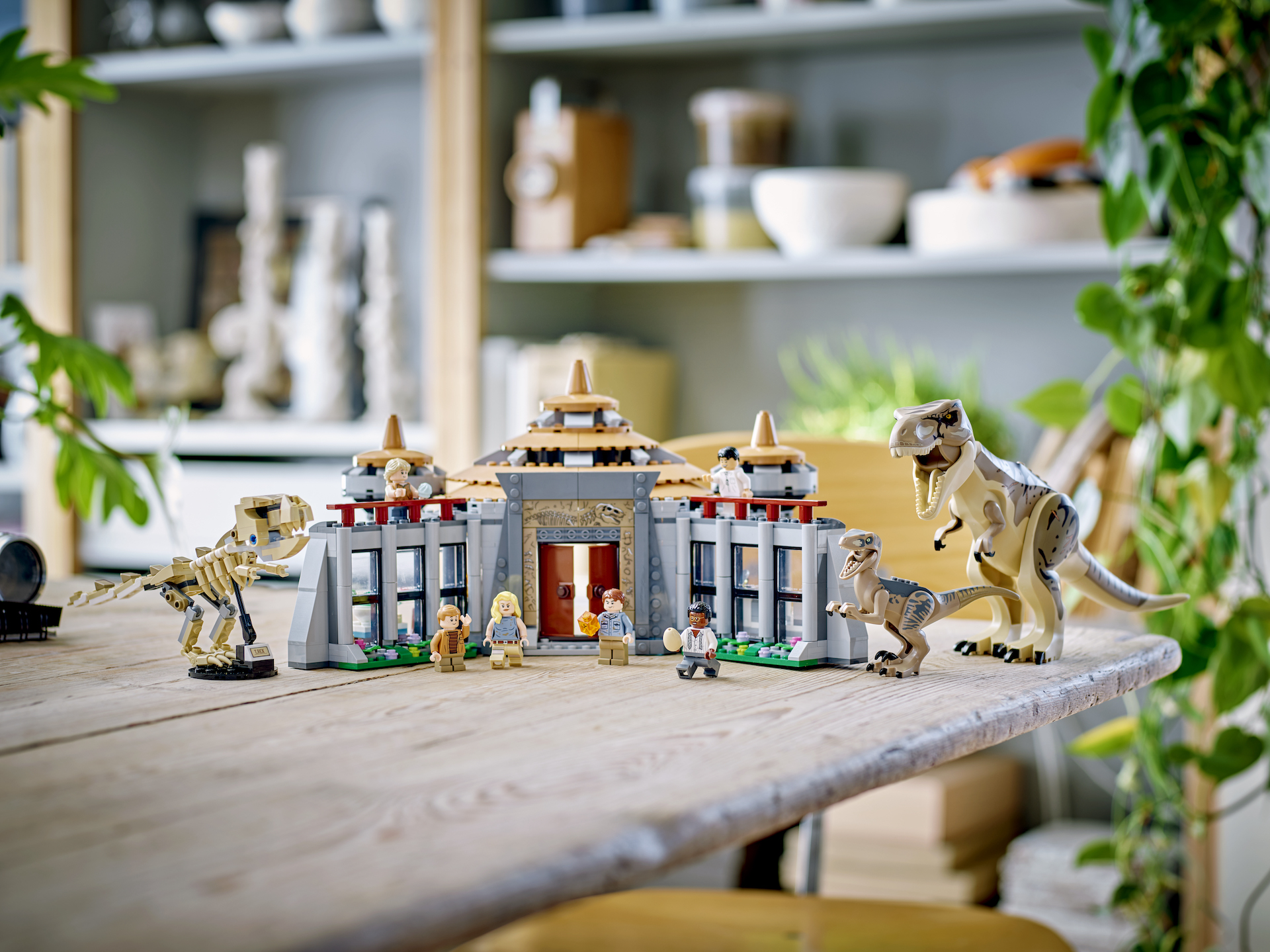 LEGO Jurassic Park 75961 Visitor Center T. rex Raptor Attack 6