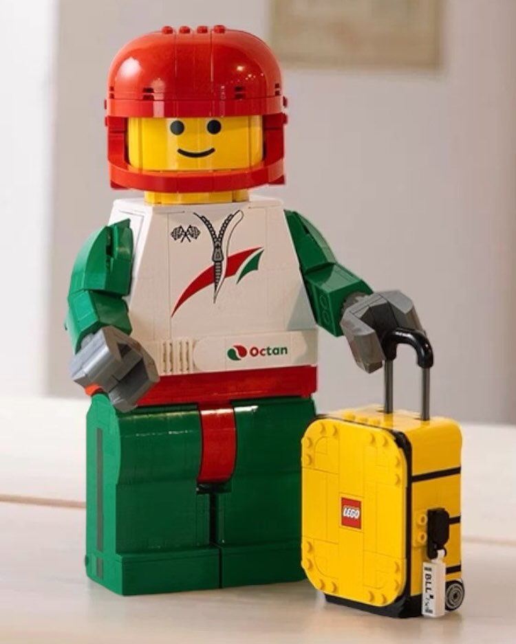 LEGO 40817 Yellow Travel Suitcase 40819 Up Scaled Racing Driver Minifigure