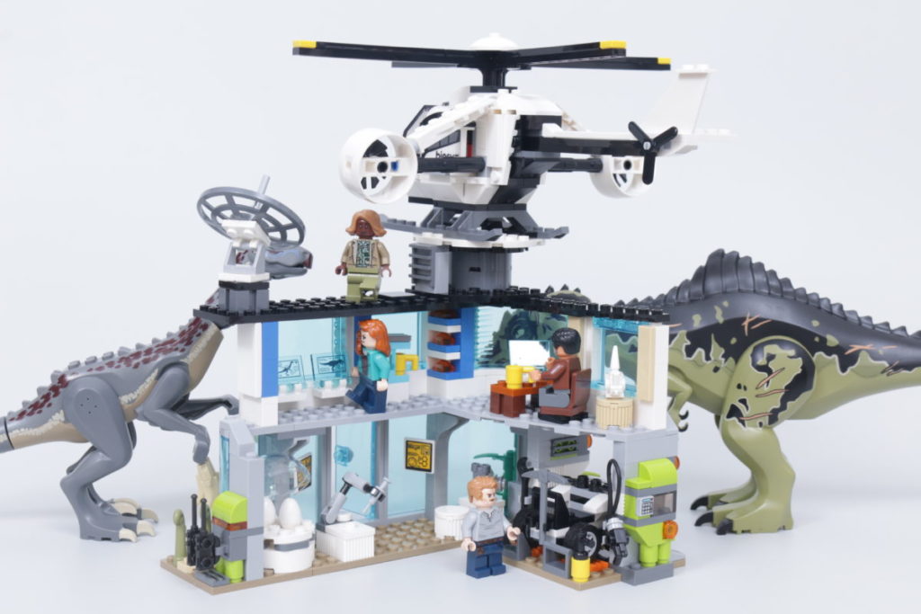 LEGO Jurassic World 76949 Gigantosaurus Therizinosaurus Attack review 7 1024x683