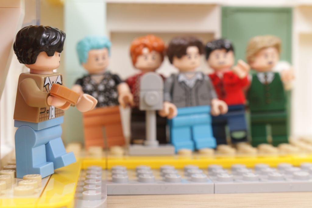 LEGO Ideas 21339 BTS Dynamite Bangtan Boys Jin Suga j hope RM Jimin V Jung Kook review 28 1024x683